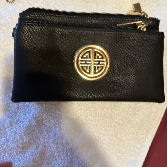 Cross Body Black Purse. 3 Zipper compartments. - Picture 2 of 8